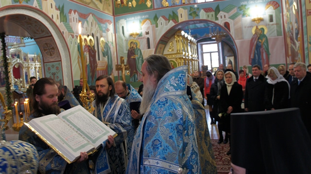 Правительственная делегация в Спасо-Влахернском